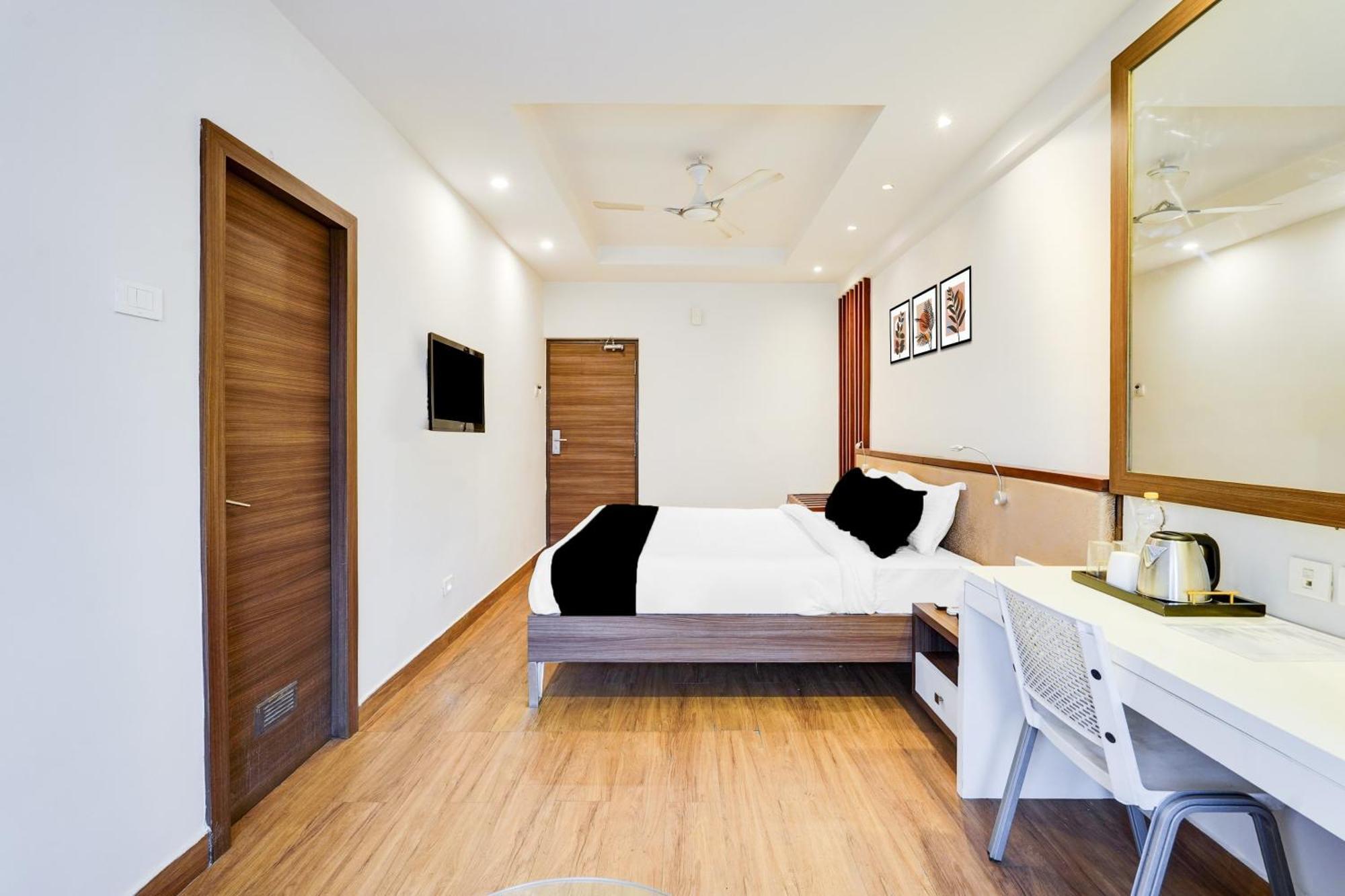Super Townhouse Oak Kodambakkam Formerly Cine City Chennai Esterno foto